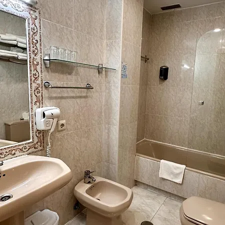 Hostal Toledo 2*
